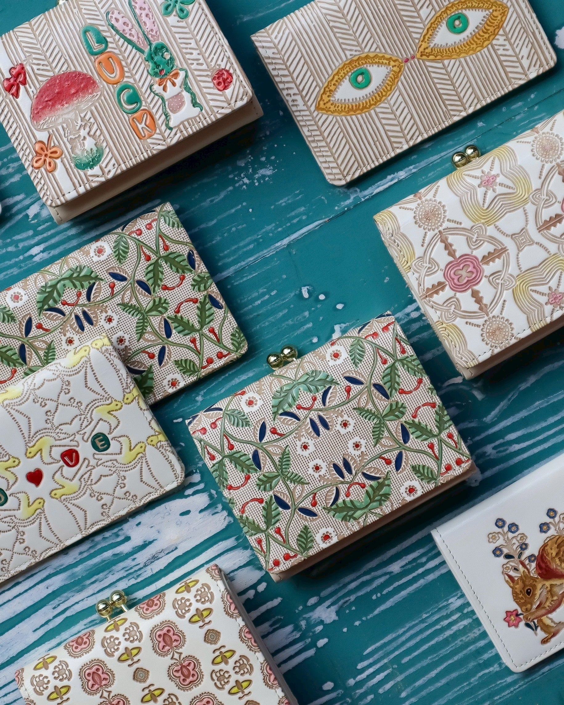 Nathalie Létéデザイン、特別な文庫革の財布。