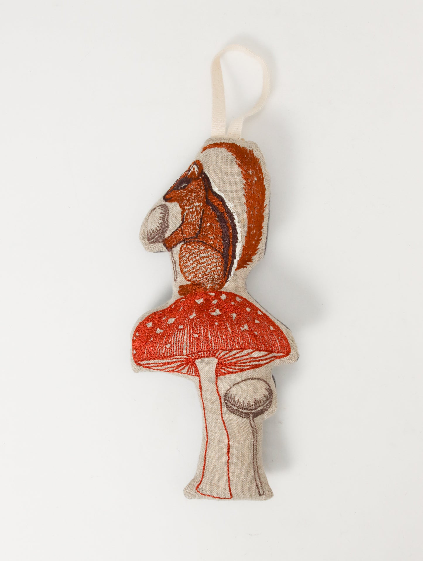 オーナメント Chipmunk with Mushroom