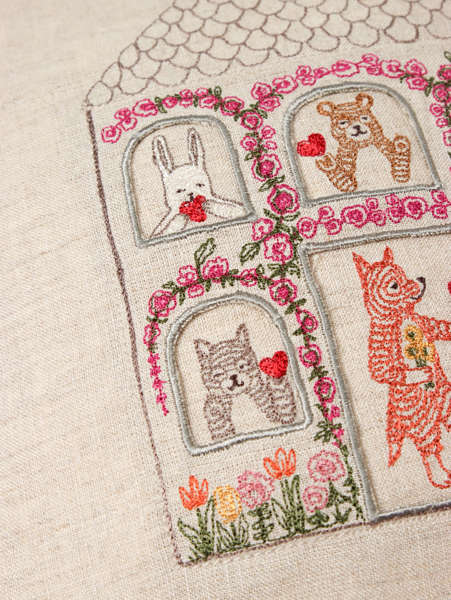 クッションカバー 30x30 Home is Where the Heart