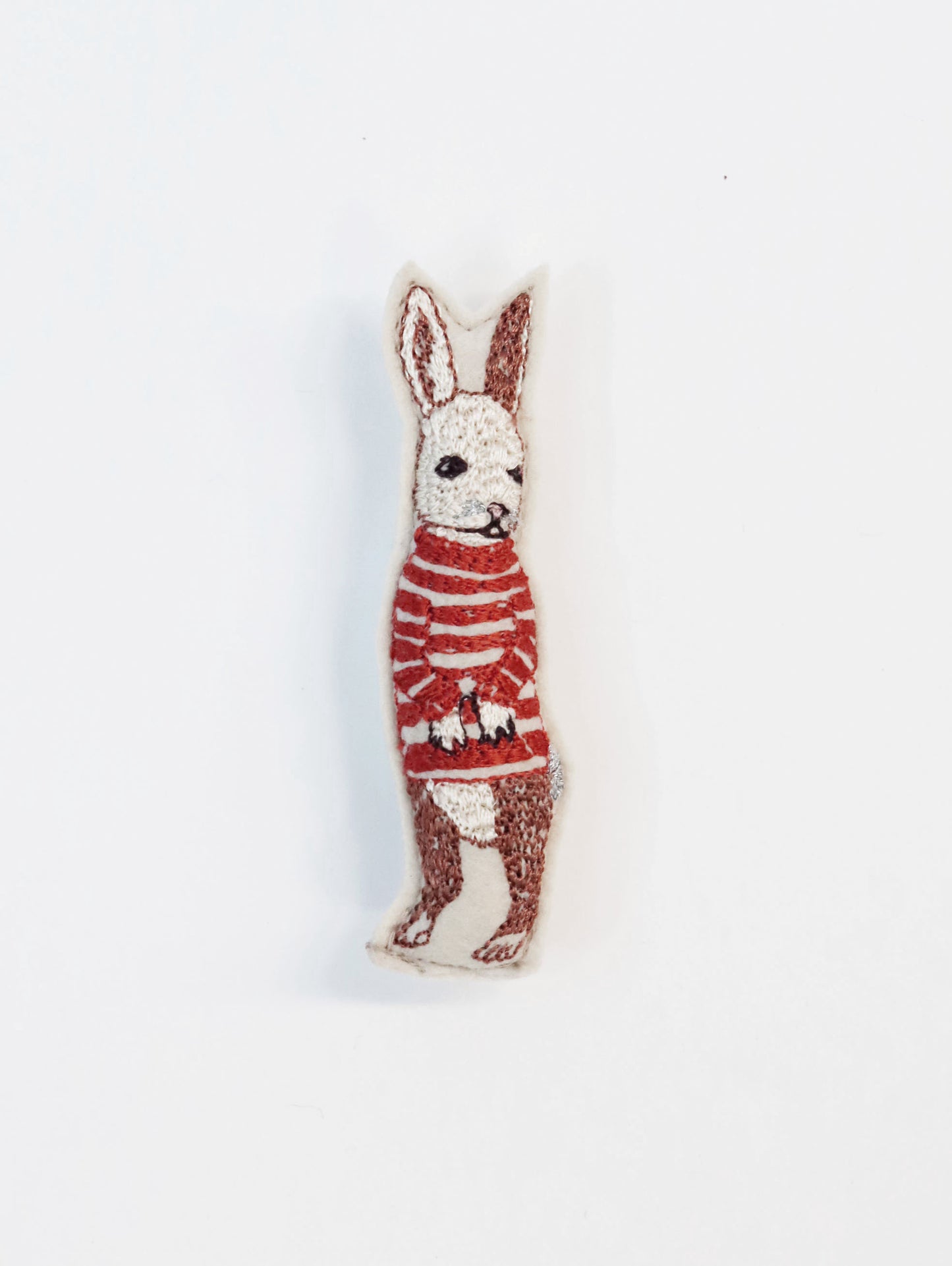 ブローチ Bunny in Sweater