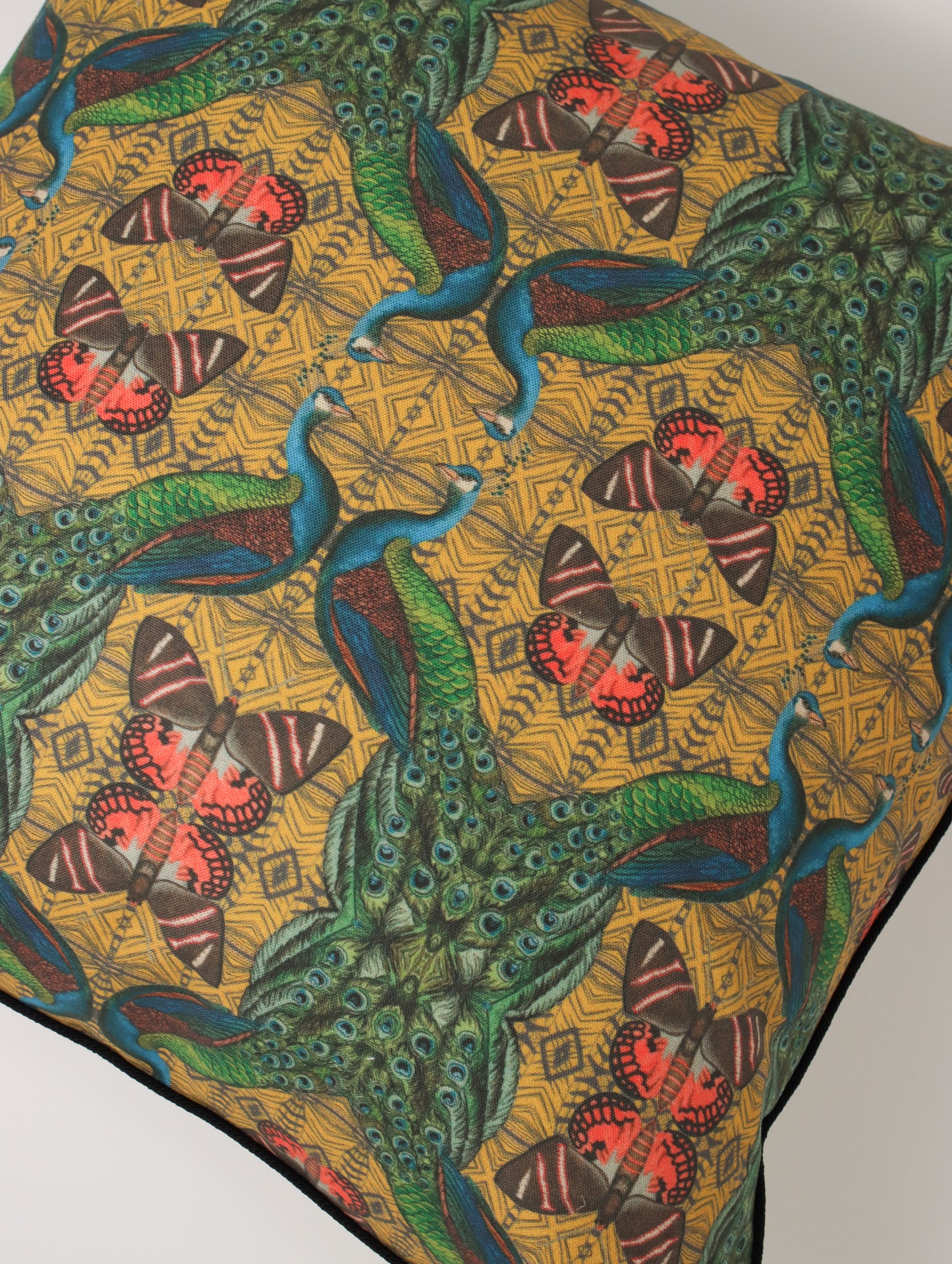 クッションカバー Peacocks of the Calico Museum 50x50