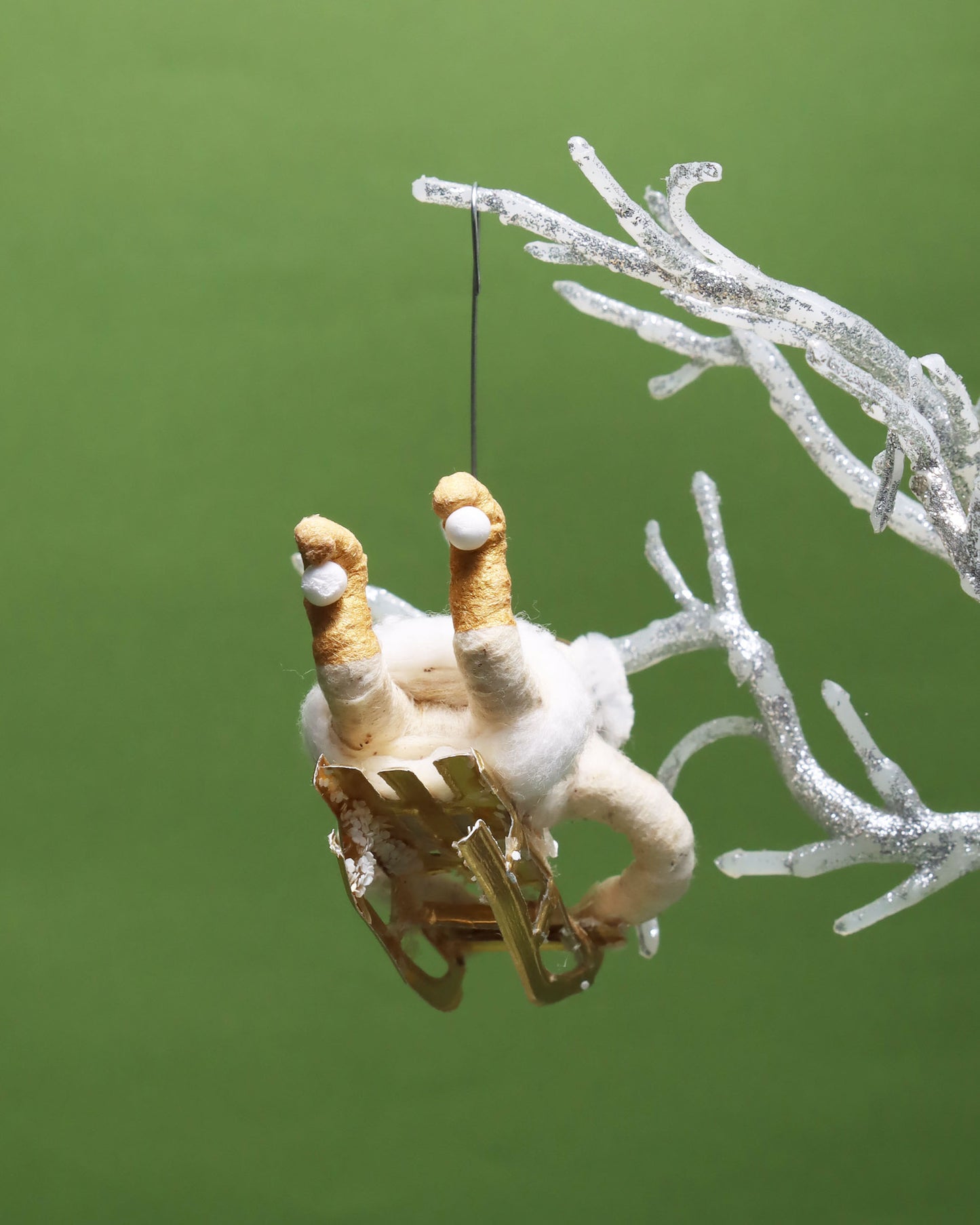 オーナメント White Sledding Child