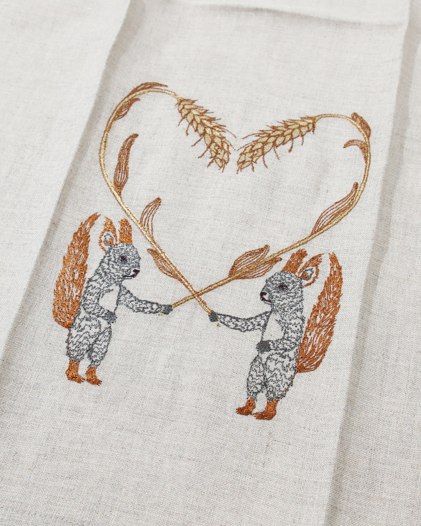 ティータオル Squirrels with Wheat