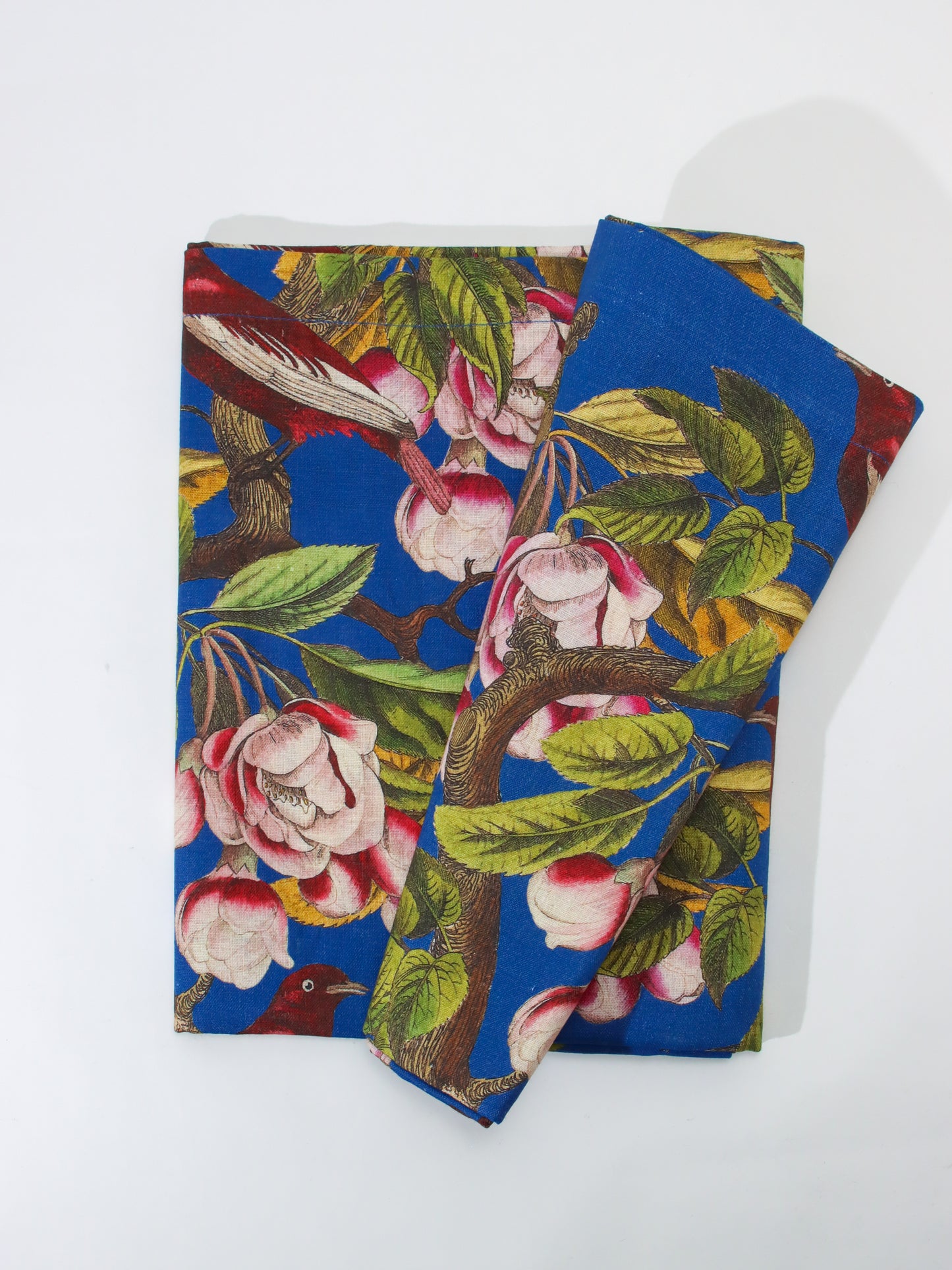 <AVENIDA HOME>テーブルクロス Ruby Birds 150×200