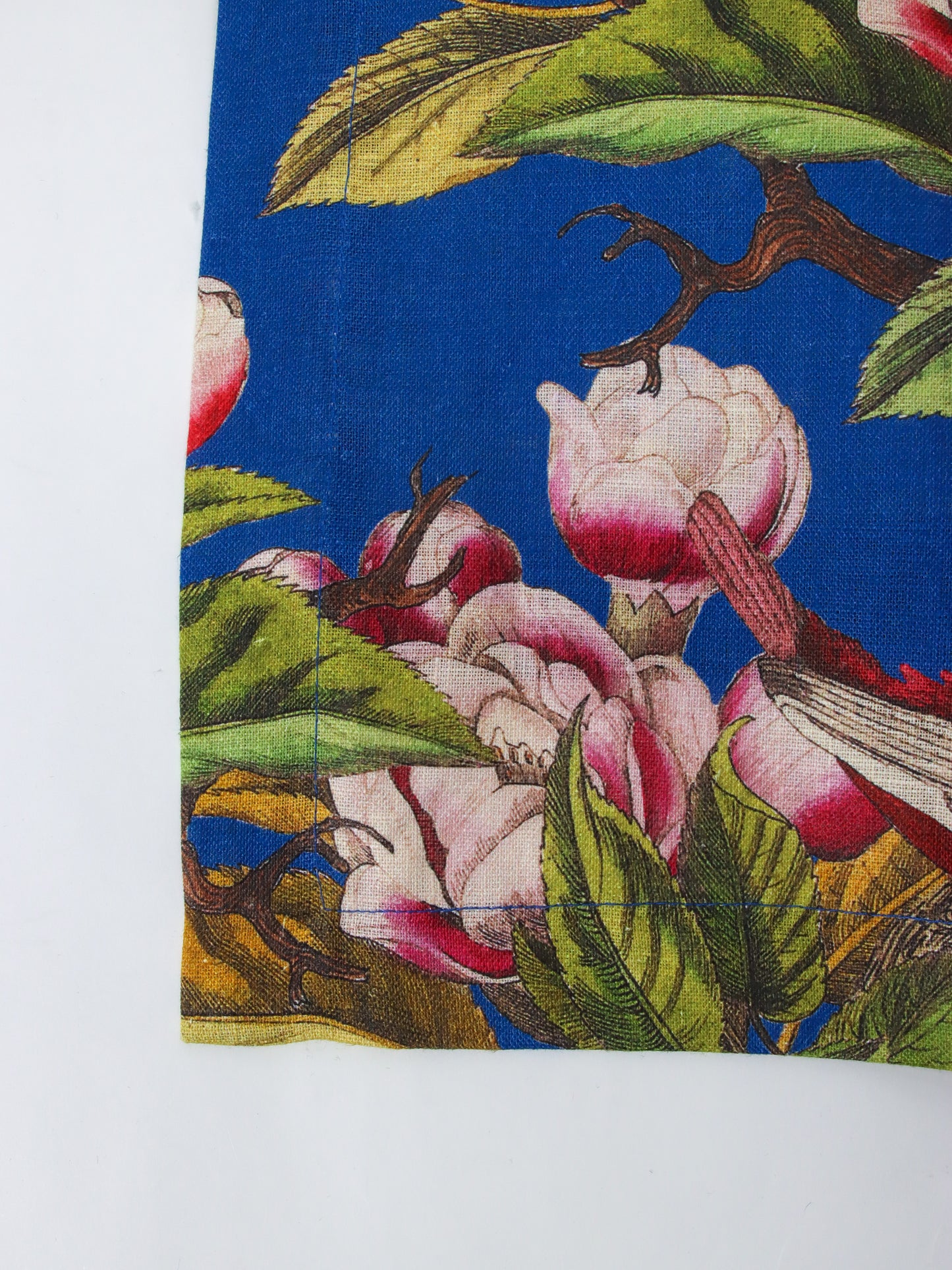 <AVENIDA HOME>テーブルクロス Ruby Birds 150×200