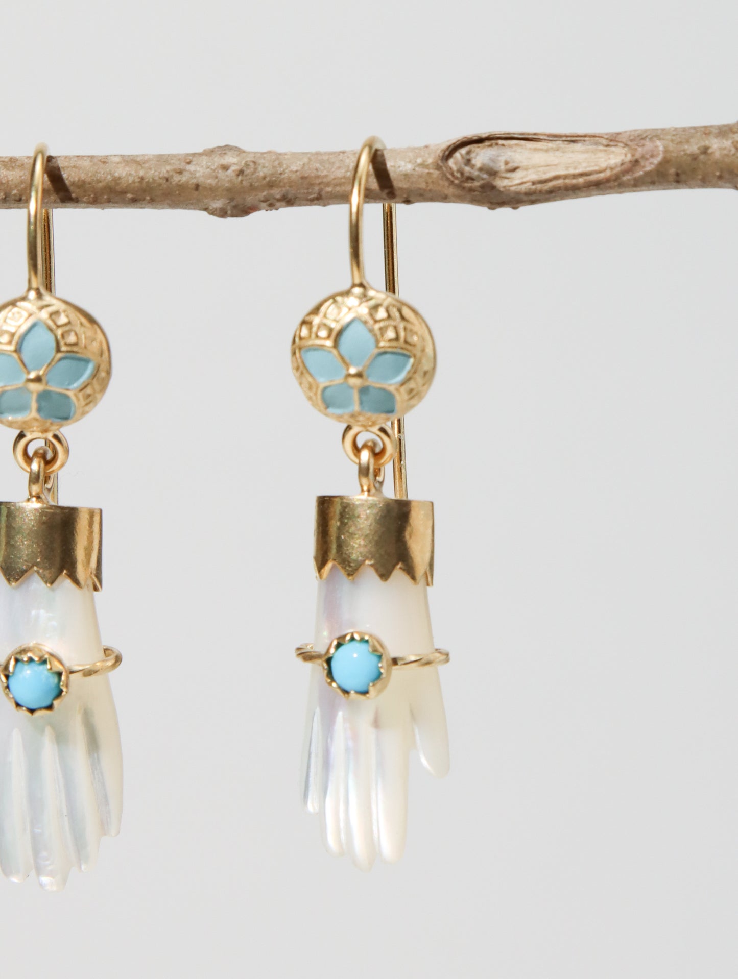 ピアス HAND WITH BRACELET