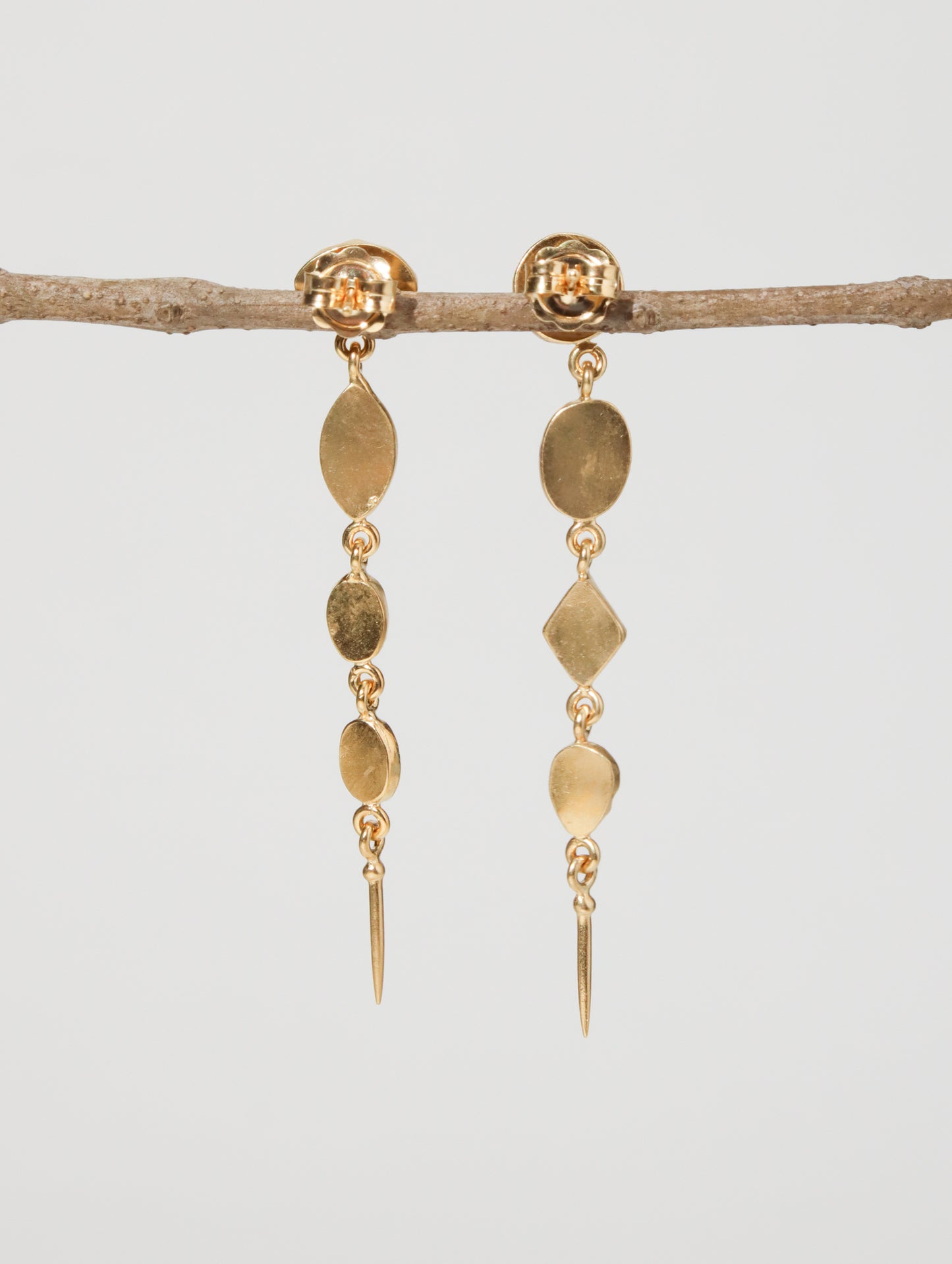 フォーチャームウィズヴィクトリアンドロップピアス