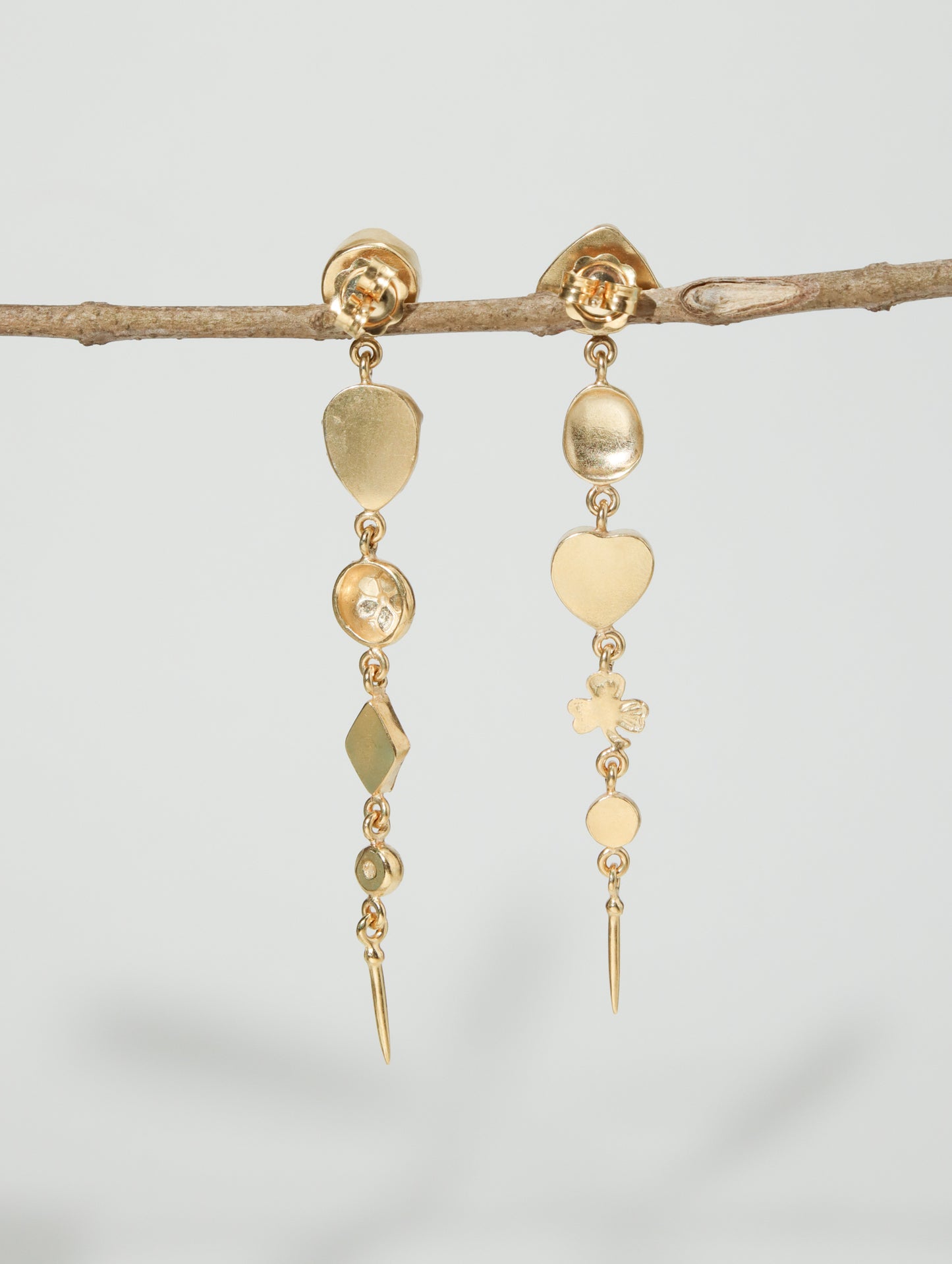 ファイブチャームウィズヴィクトリアンドロップピアス