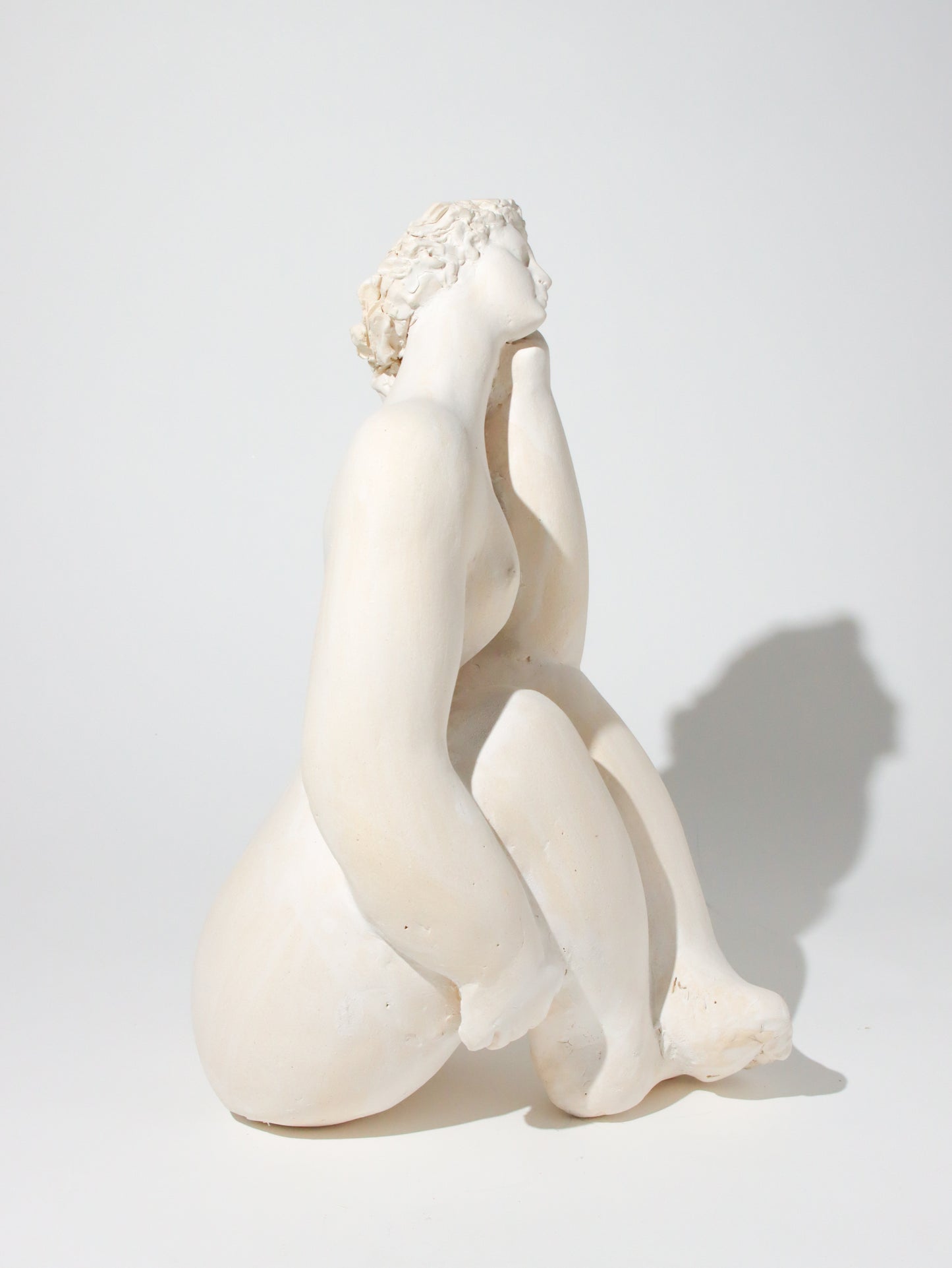 オブジェ Femme blanche pensive 35cm