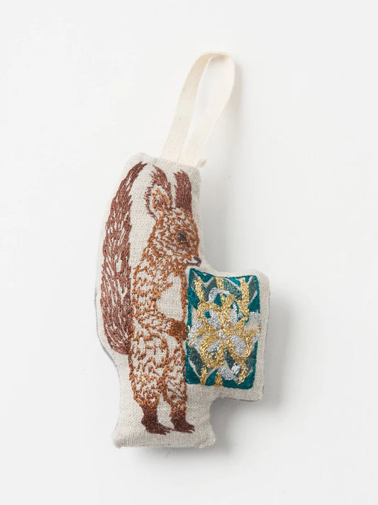 オーナメント Squirrel with Present