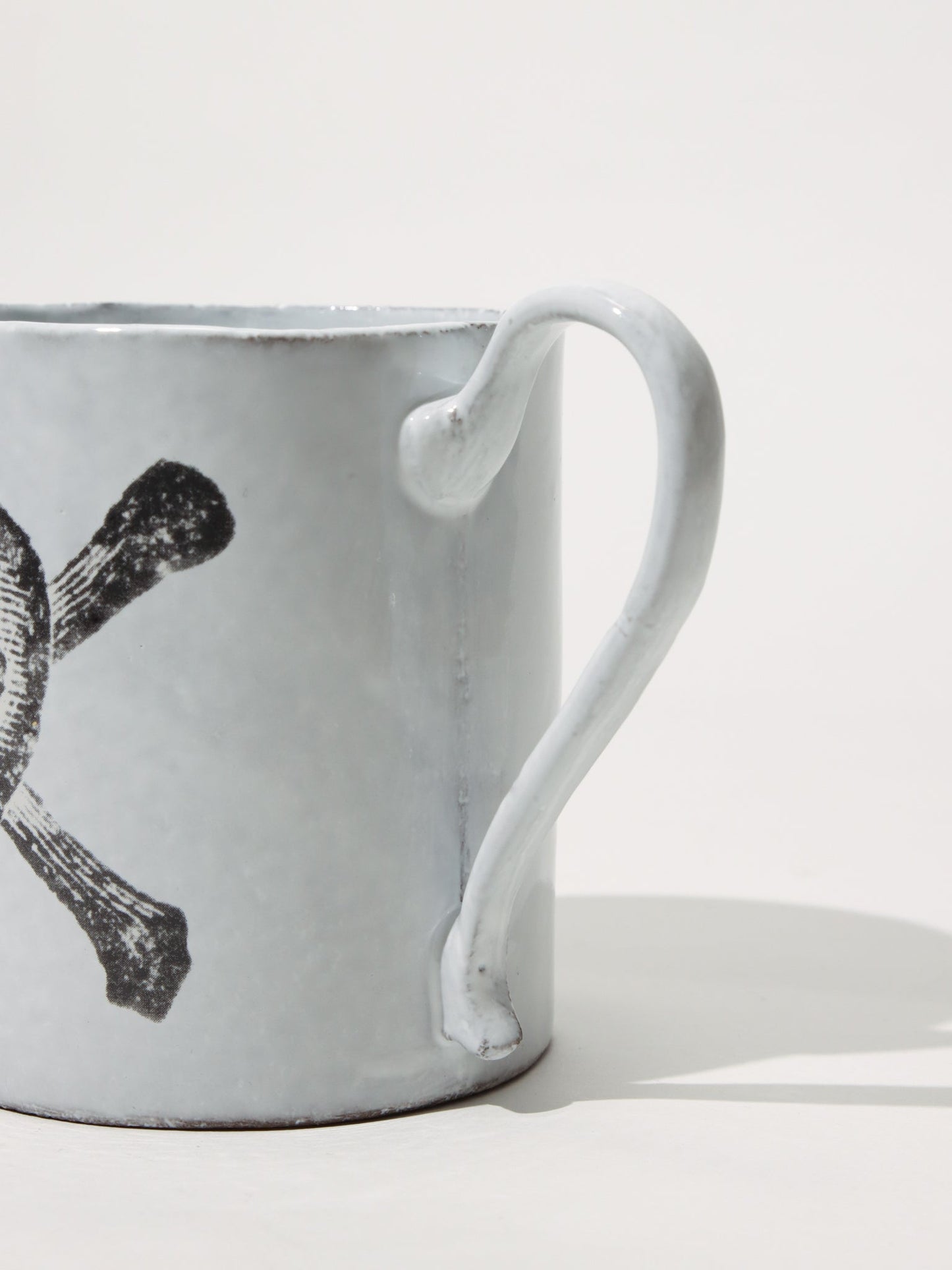 John Derian Skull and Crossbones マグカップ