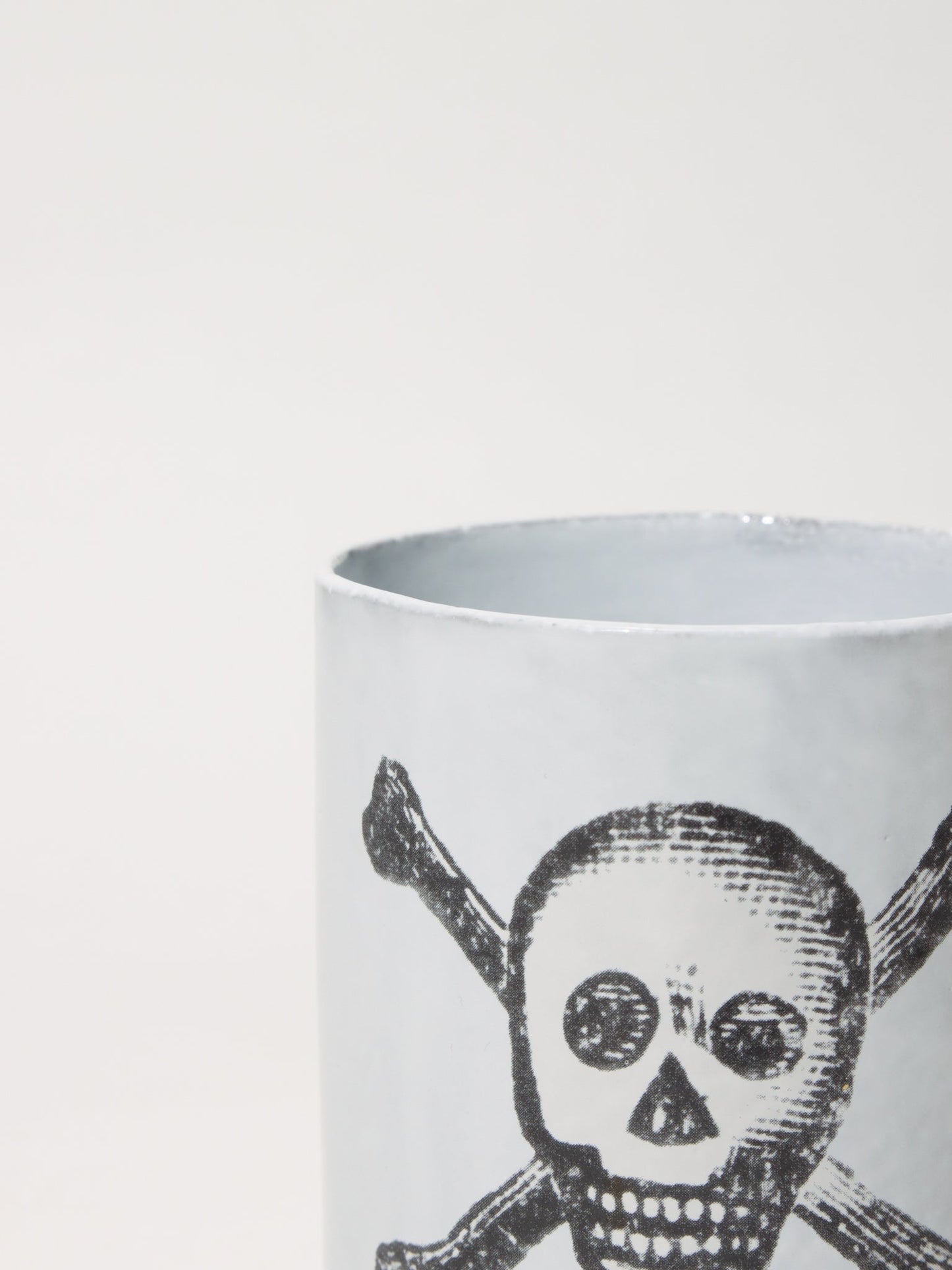 John Derian Skull and Crossbones マグカップ