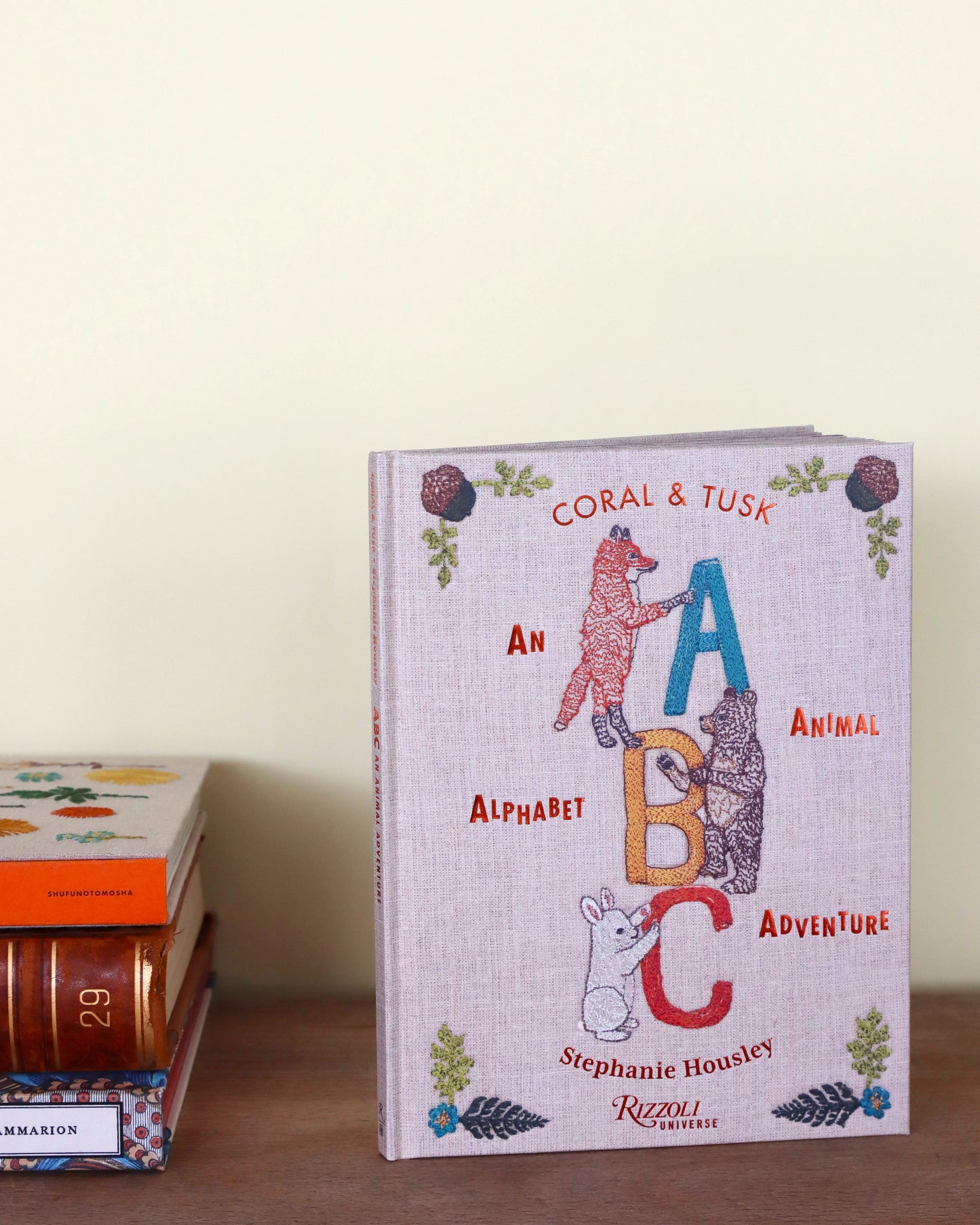 ブック「ABC : An Animal Alphabet Adventure」