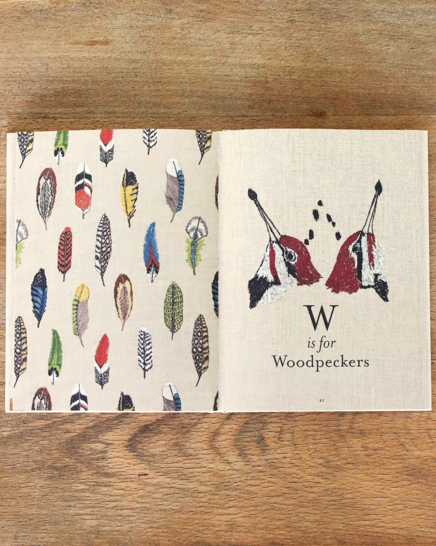 ブック「ABC : An Animal Alphabet Adventure」