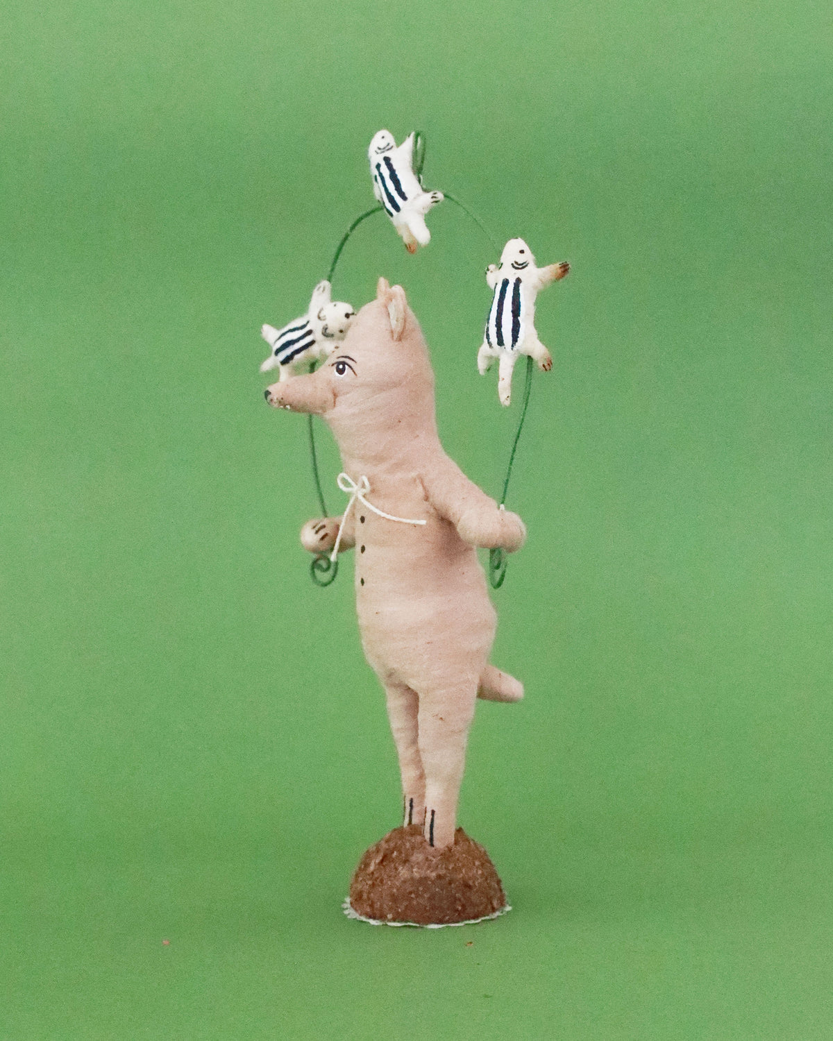 オブジェ Chipmunk Juggling Bear
