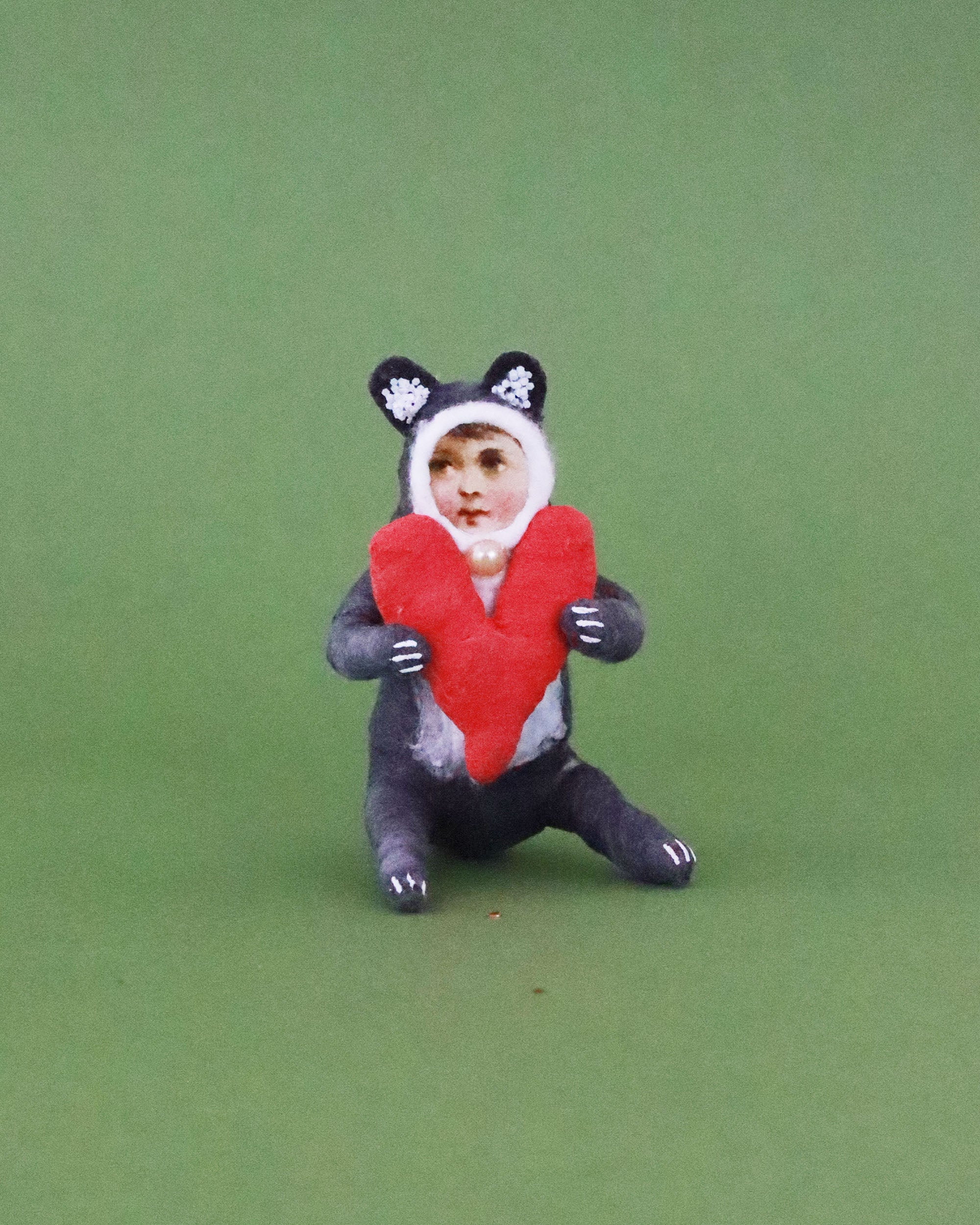 オブジェ Black V-Day Bear Child
