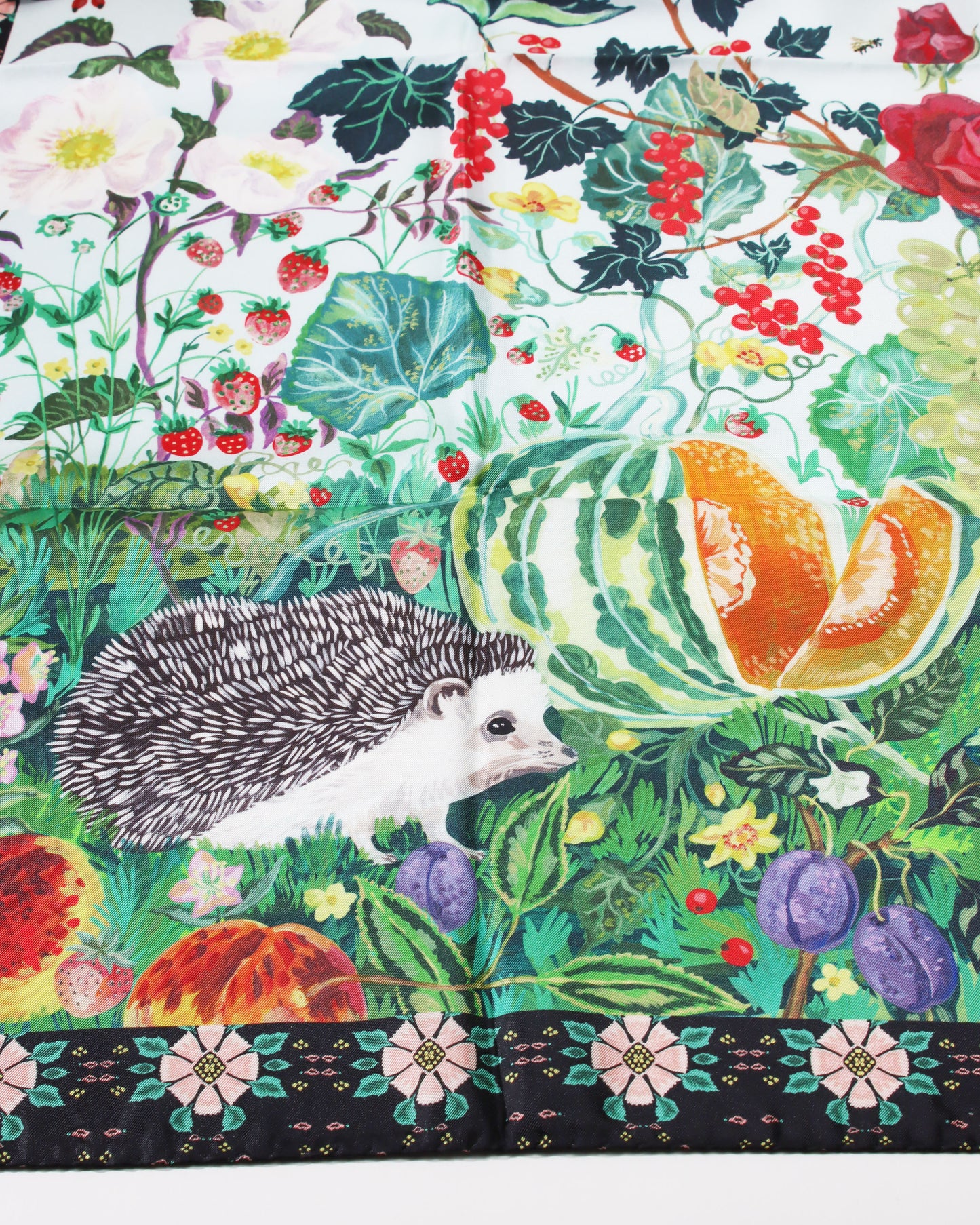 シルクスカーフ Hedgehog and rabbit