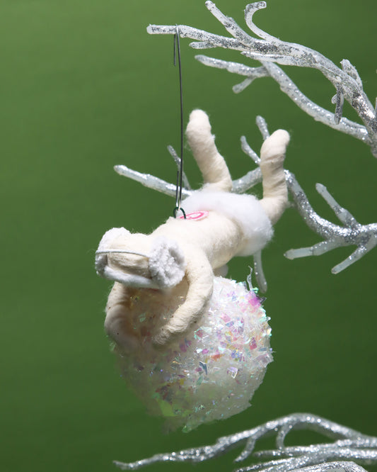 オーナメント Holding On For Dear Life