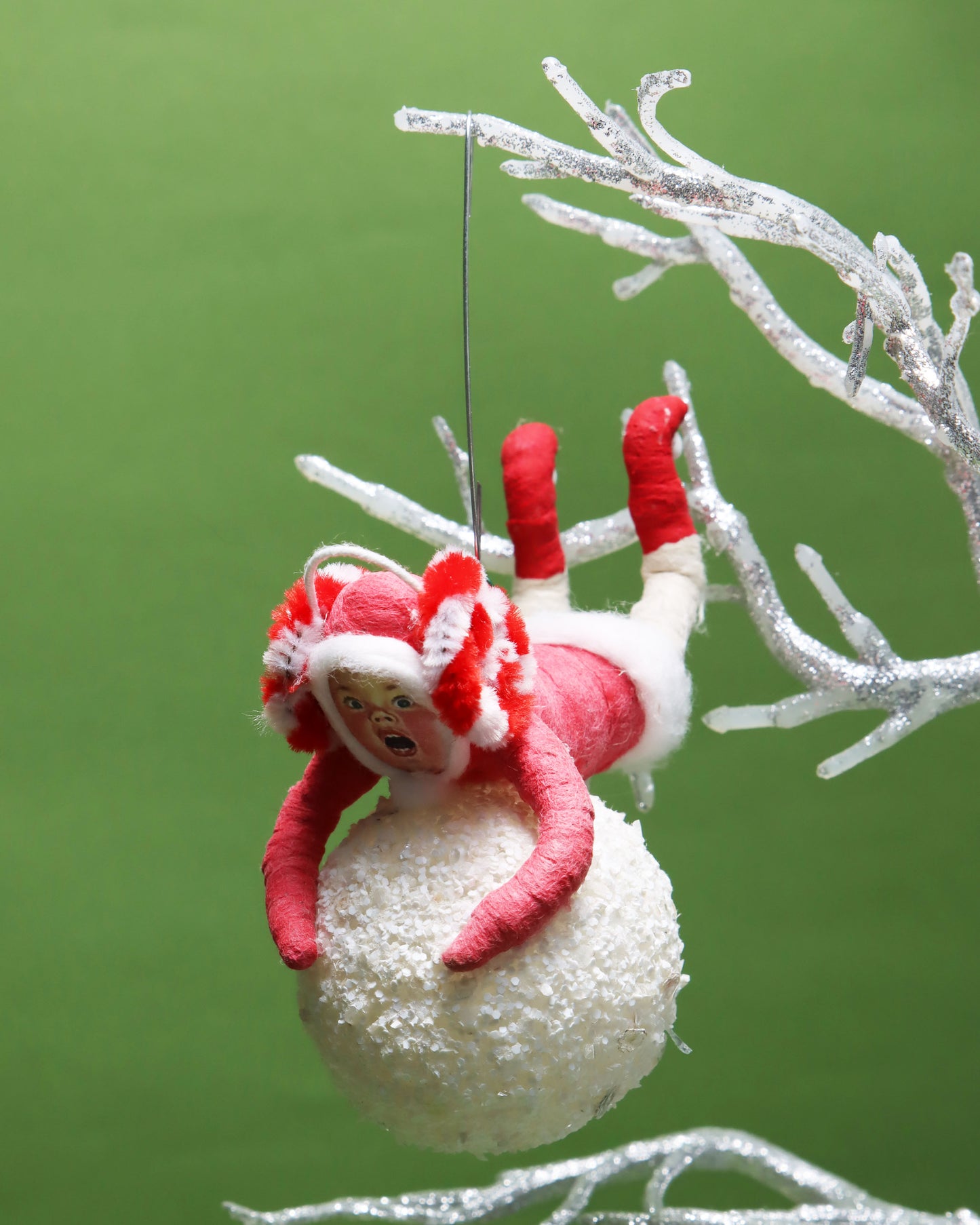 オーナメント RED HOLDING ON FOR DEAR LIFE