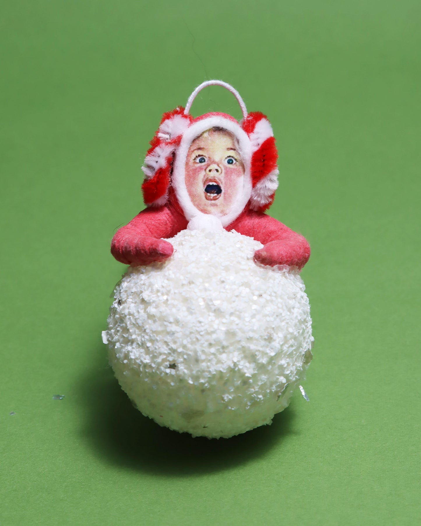 オーナメント RED HOLDING ON FOR DEAR LIFE