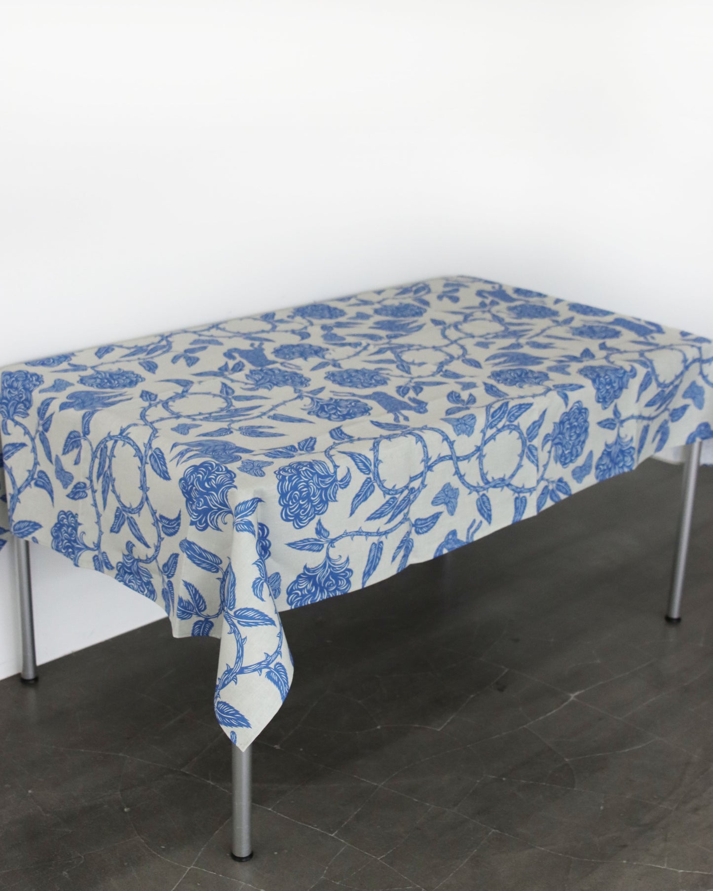 テーブルクロス Hawthorn Garden Cornflower