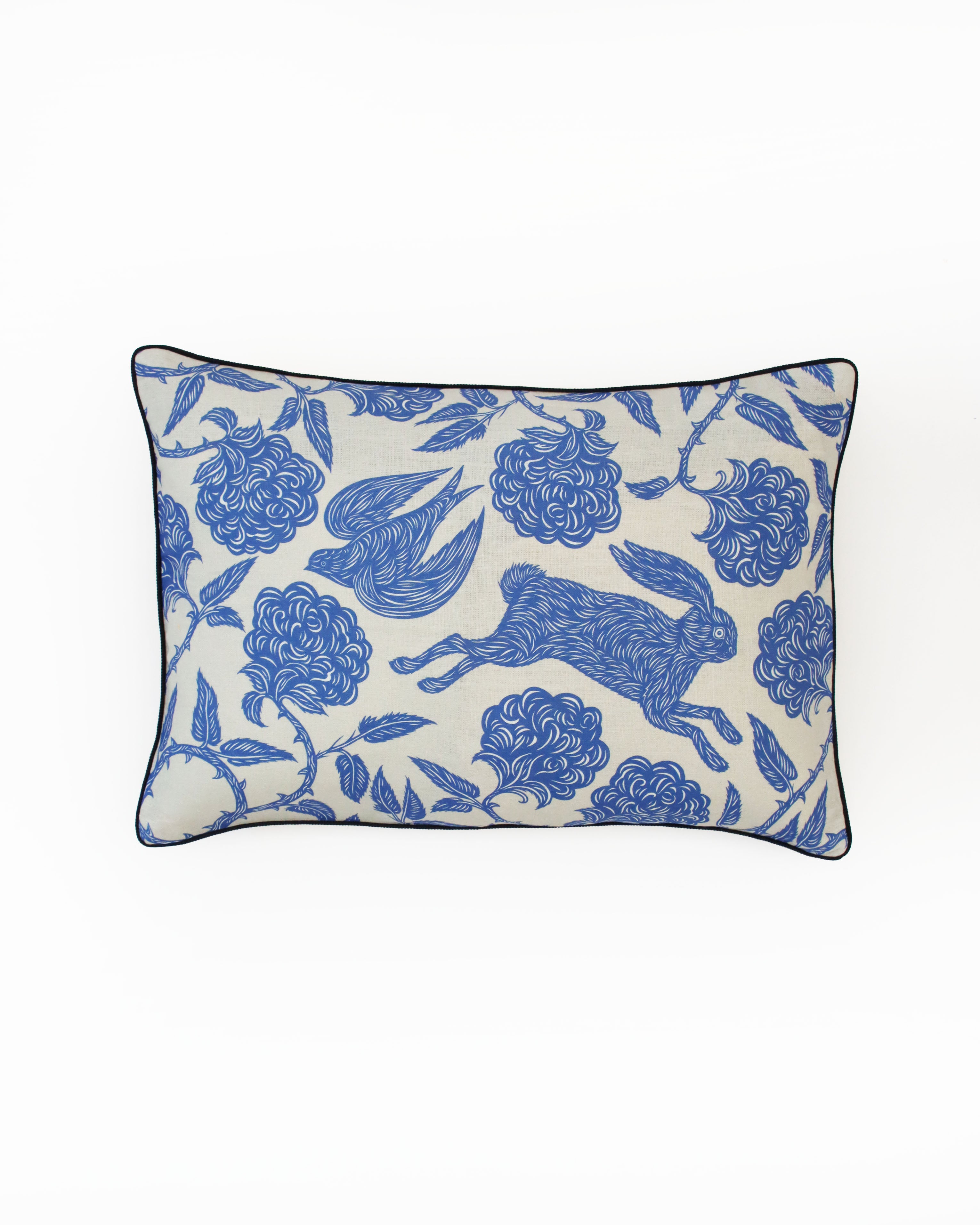 クッションカバー 35x50 Hawthorn Garden Cornflower – ATELIER ONLINE