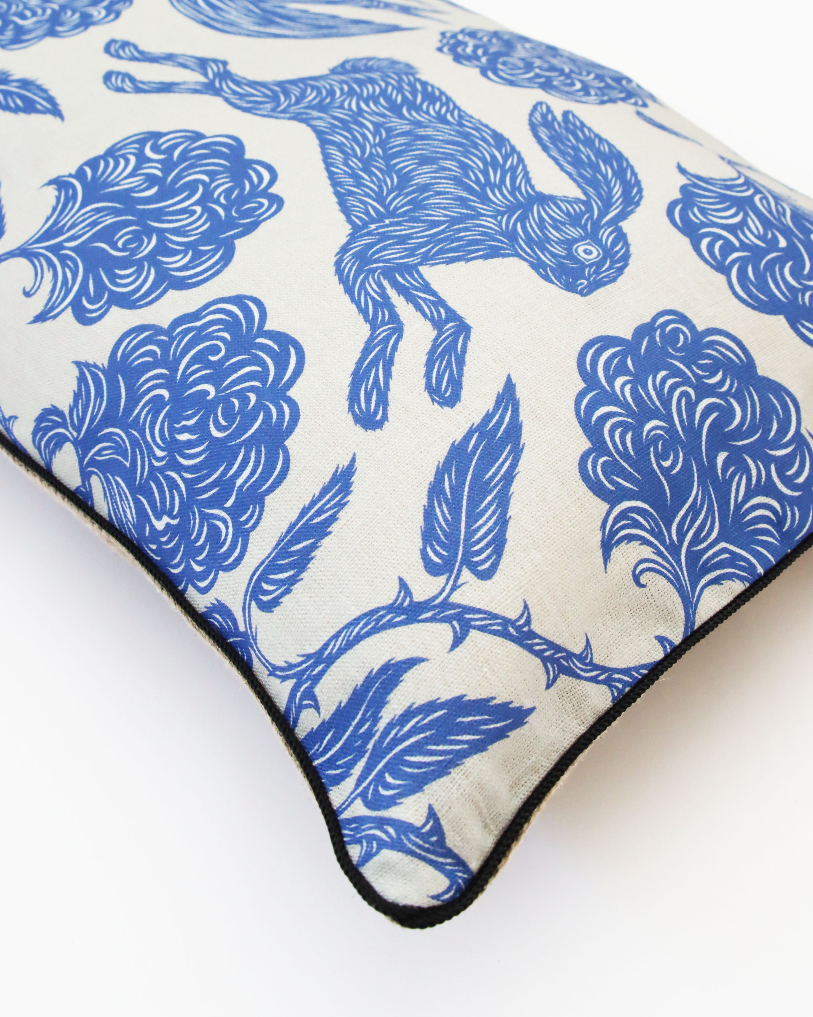 クッションカバー 35x50 Hawthorn Garden Cornflower – ATELIER ONLINE